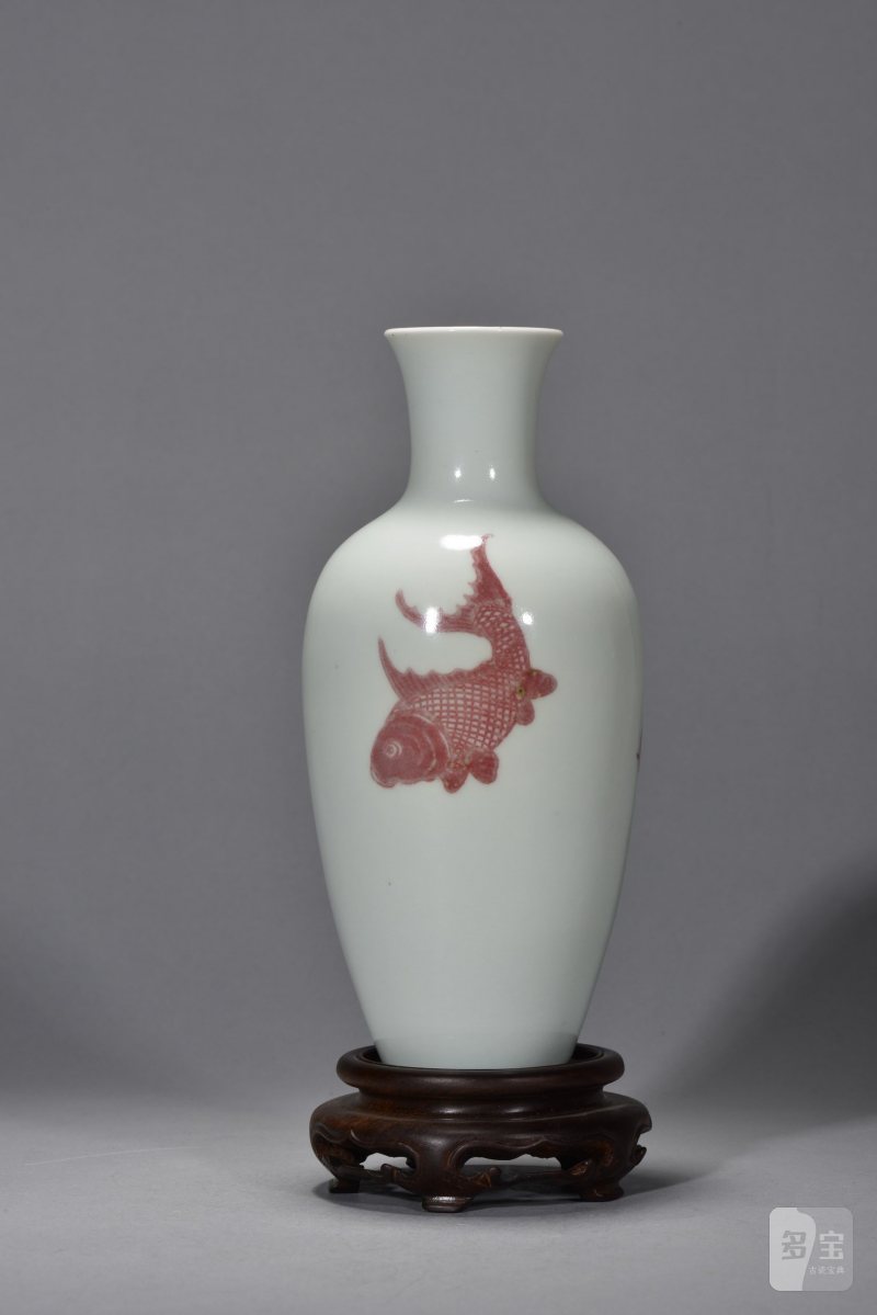 清晚期 釉里红三鱼纹观音瓶 - 图3